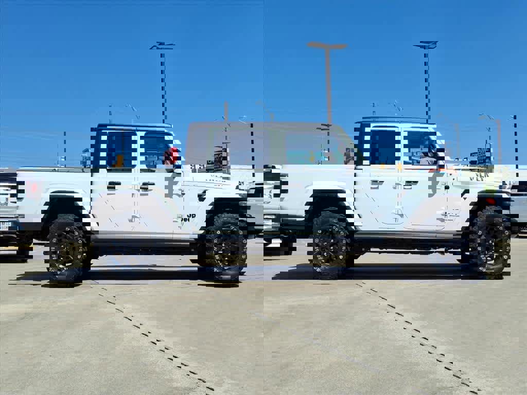 Used 2023 Jeep Gladiator Sport image 27