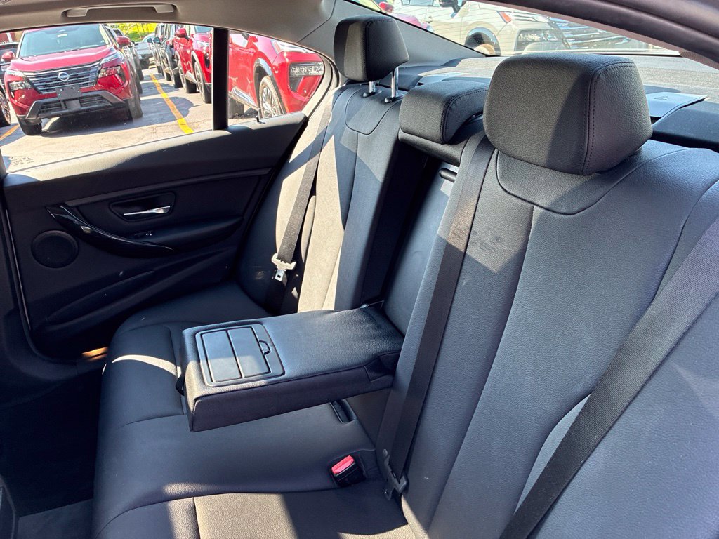 Used 2017 BMW 320i xDrive Sedan AWD/4WD image 26