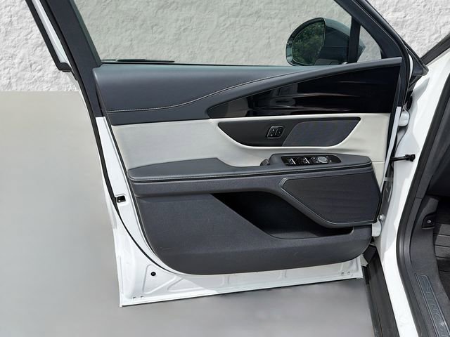 Used 2024 Lincoln Nautilus Reserve image 21