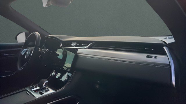 Used 2025 Jaguar F-PACE R-Dynamic S image 20