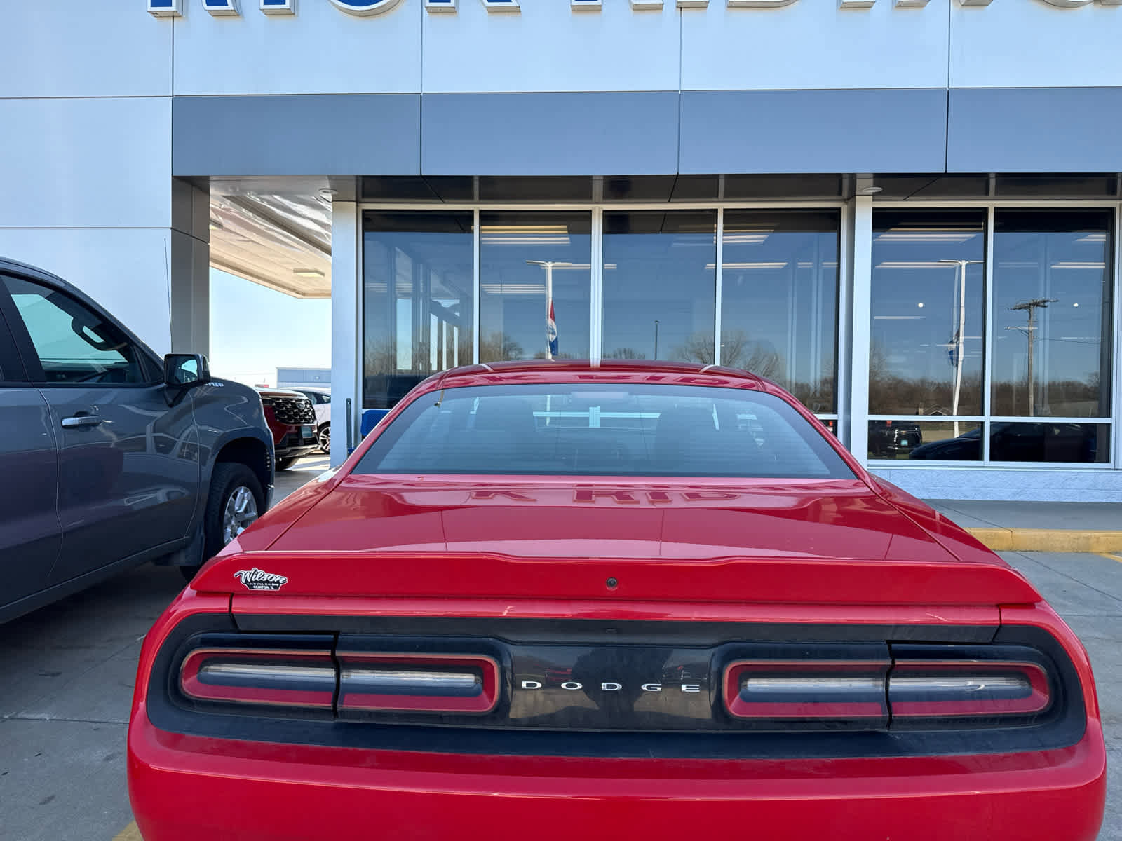 Used 2016 Dodge Challenger SXT image 9