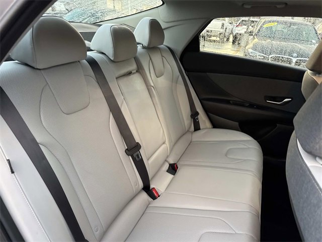 Used 2025 Hyundai Elantra Limited image 9