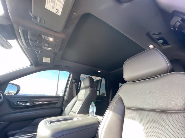 Used 2023 GMC Yukon Denali w/ Advanced Technology Package AWD/4WD image 9