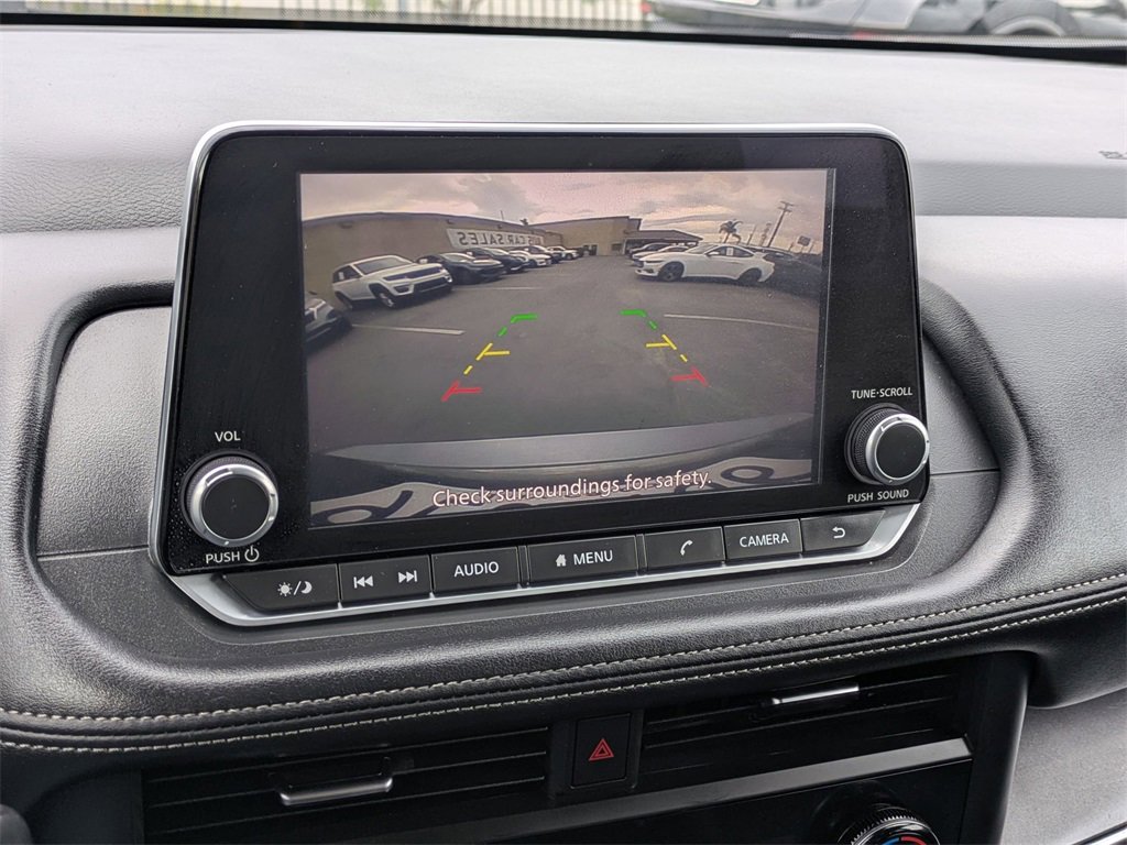 Used 2024 Nissan Rogue SV image 18