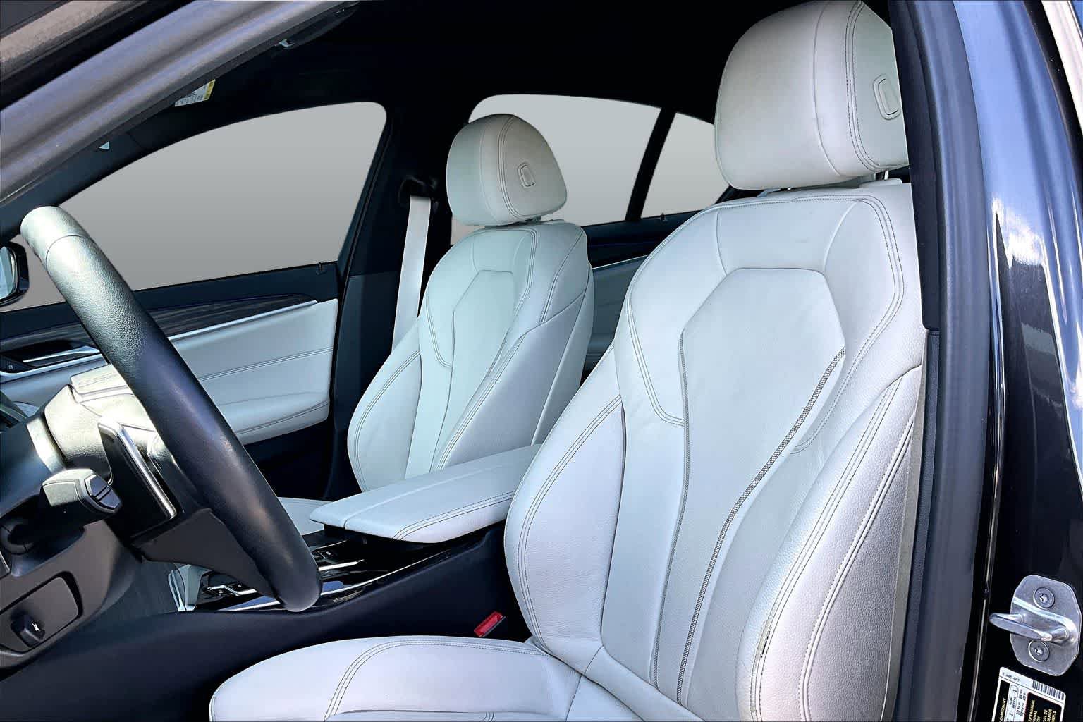 Used 2022 BMW 530i w/ Premium Package RWD image 7