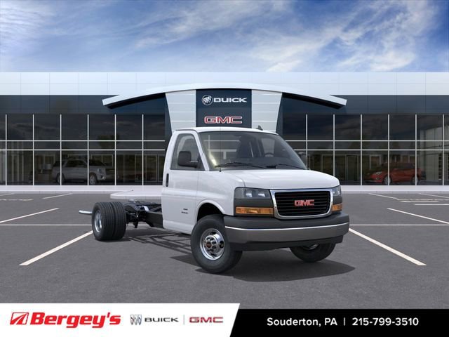 New 2026 GMC Savana 3500 RWD image 2