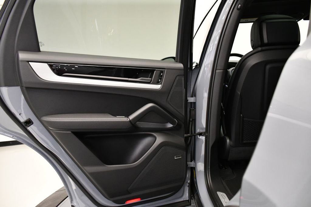 Certified 2025 Porsche Cayenne image 41