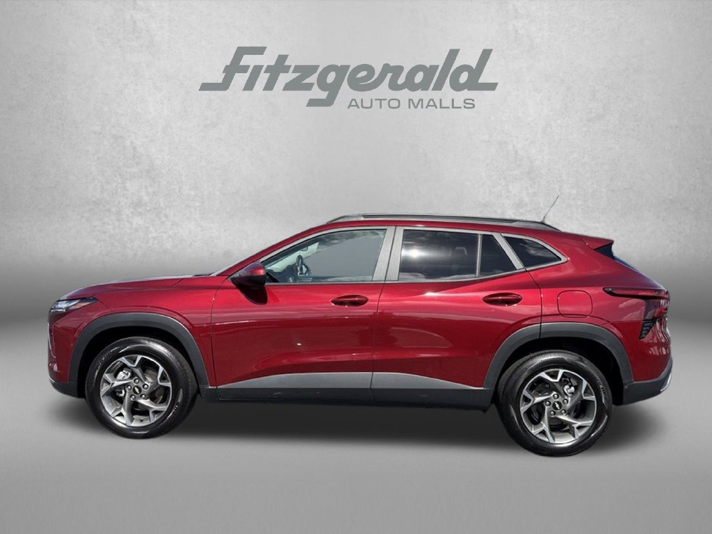 Used 2025 Chevrolet Trax LT FWD image 9