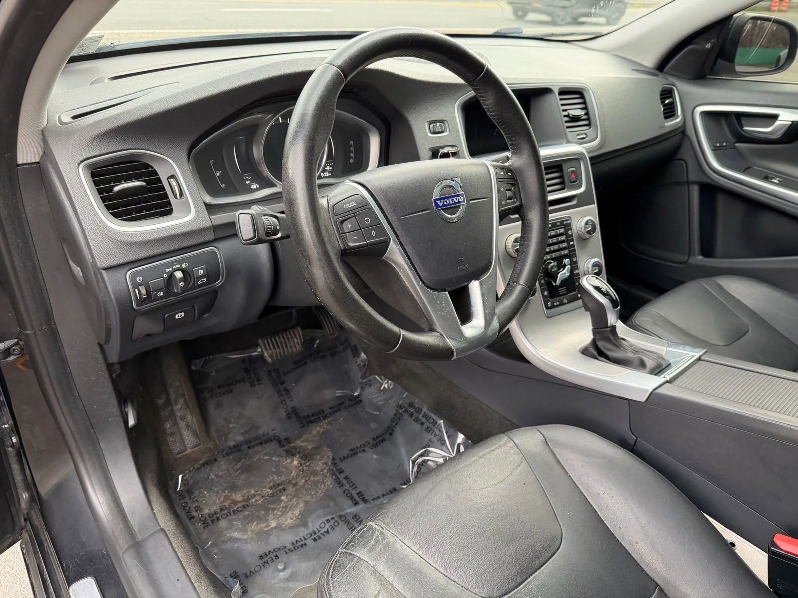 Used 2017 Volvo S60 T5 Inscription image 29