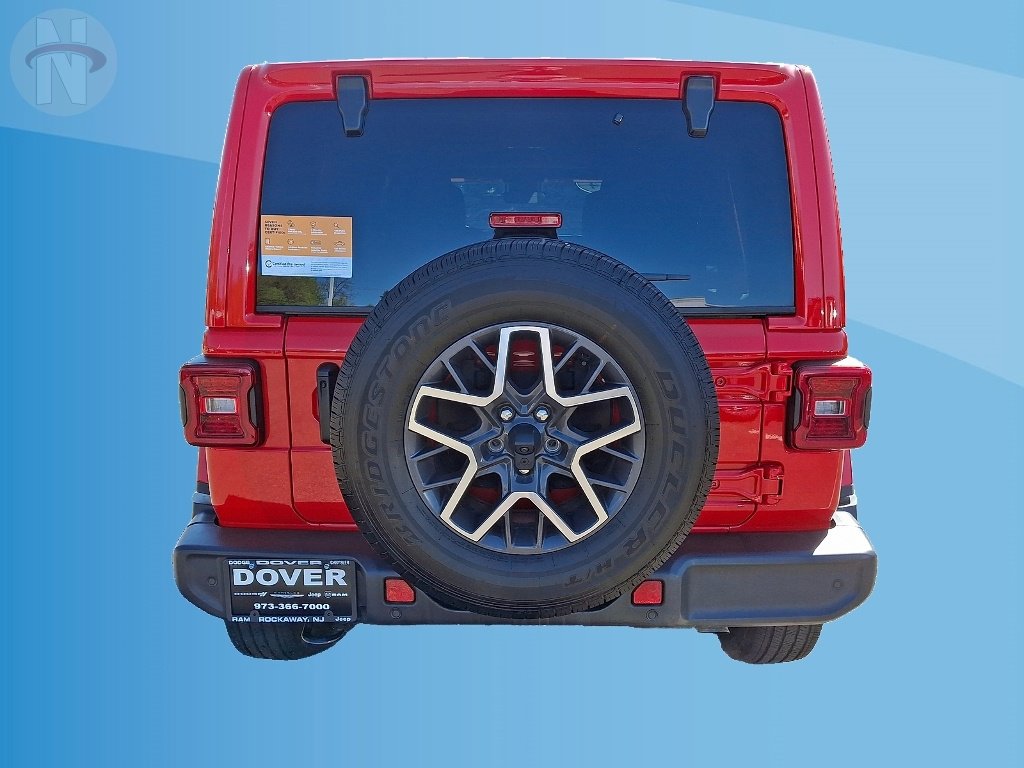 Certified 2024 Jeep Wrangler Unlimited Sahara w/ Technology Group AWD/4WD image 15