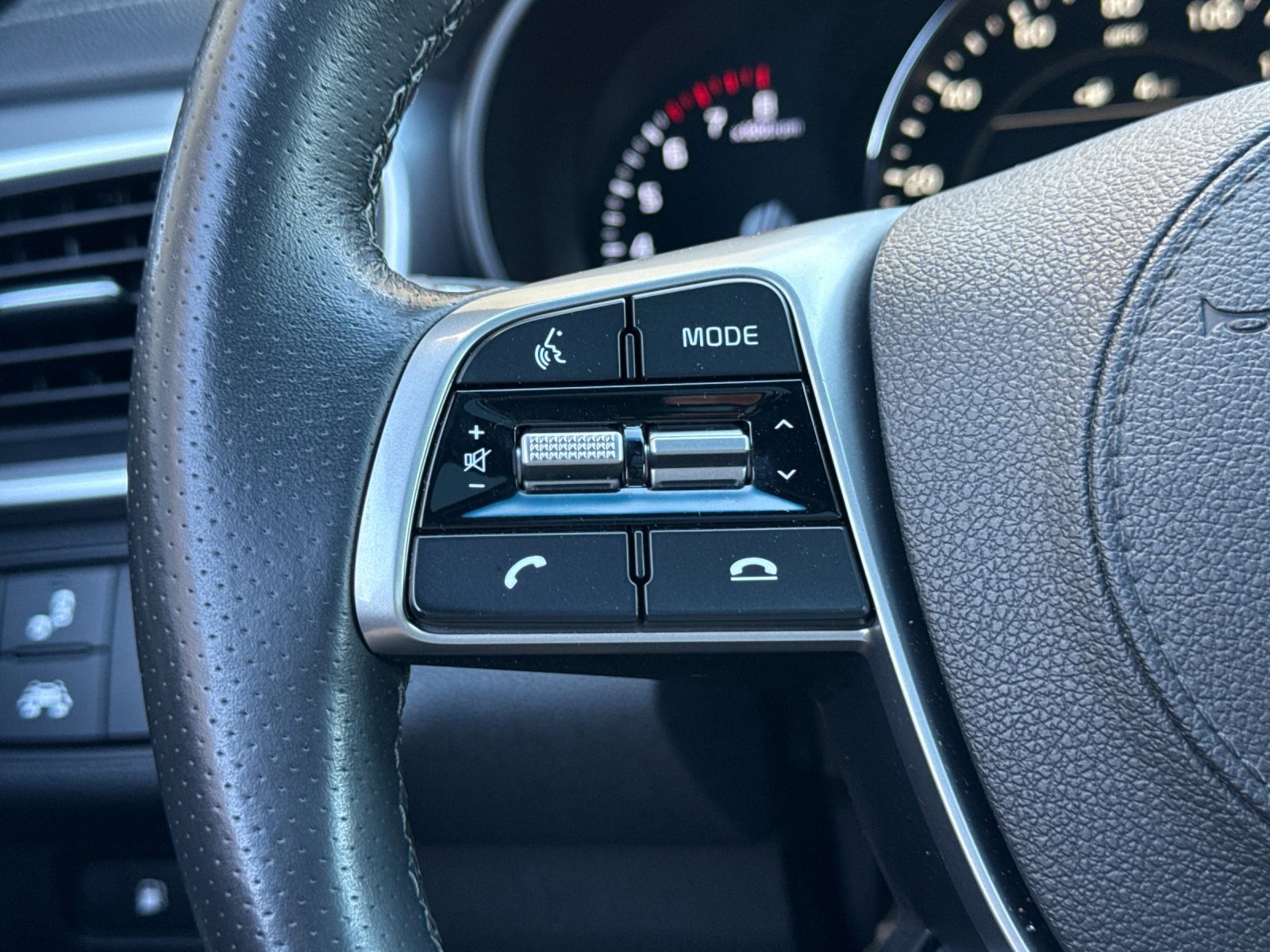 Used 2019 Kia Sorento SX image 28