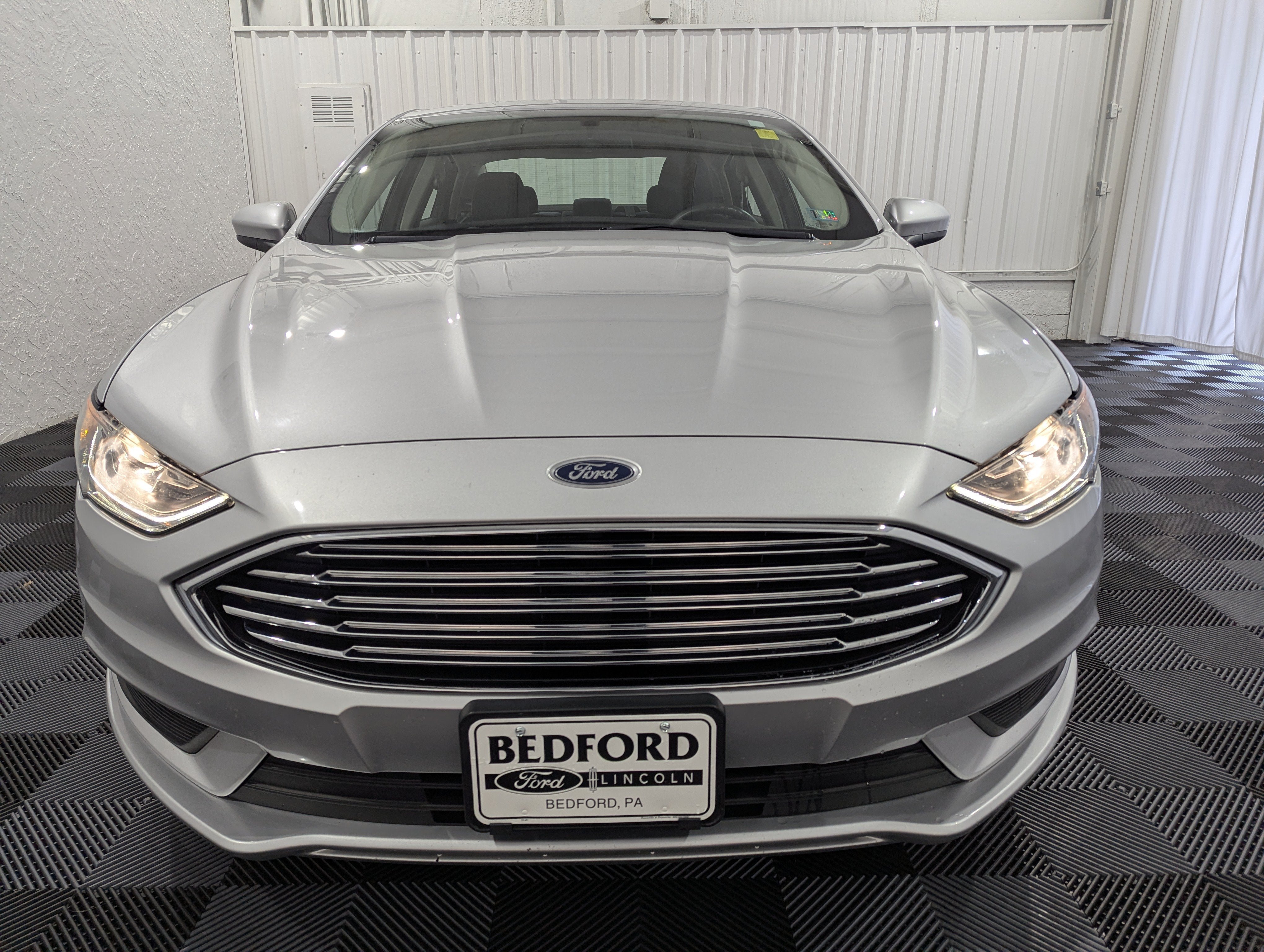 Used 2017 Ford Fusion SE w/ Fusion SE Technology Package FWD image 4