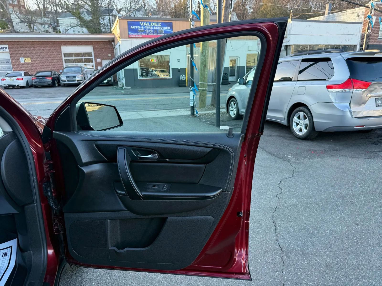 Used 2016 GMC Acadia SLE image 51