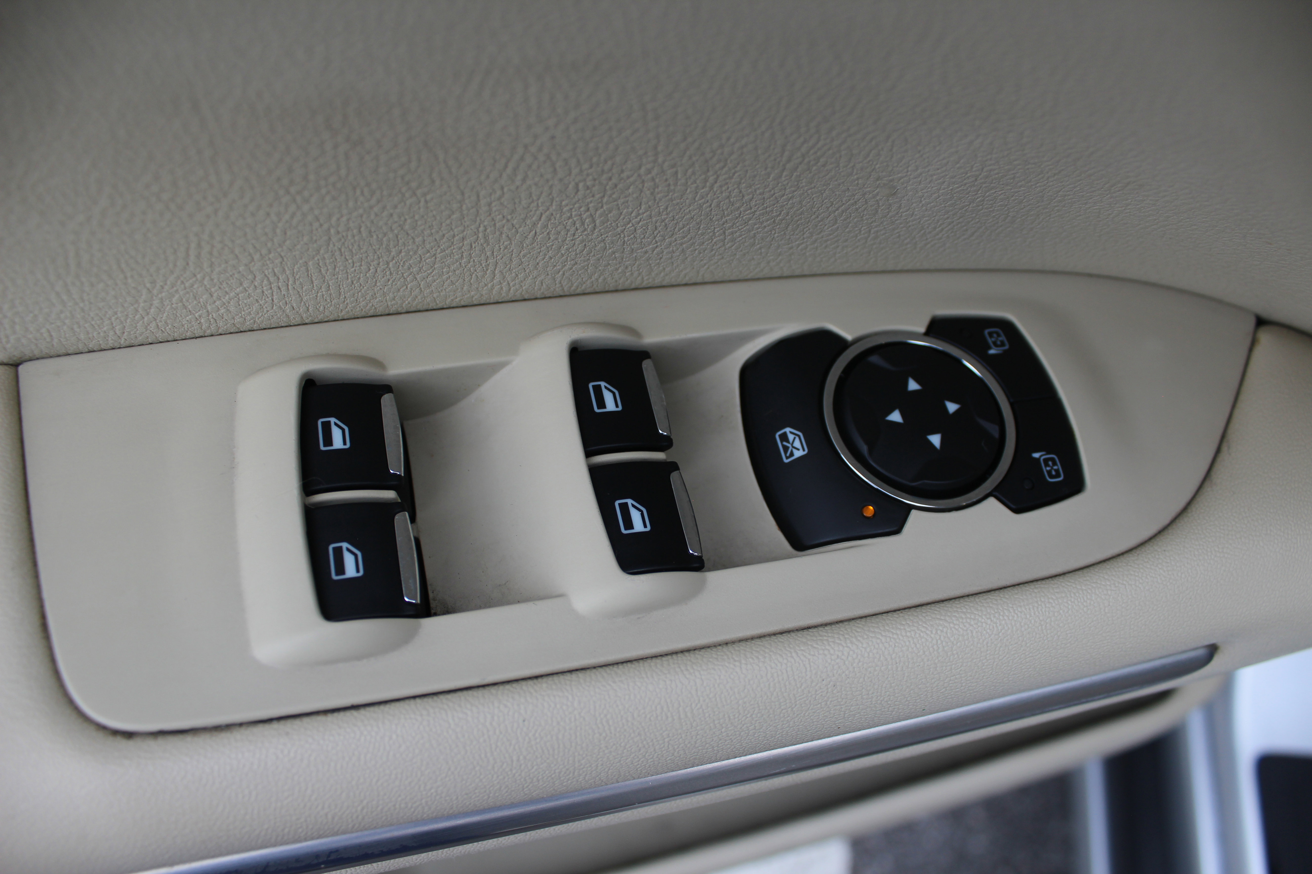 Used 2013 Lincoln MKZ Base image 29