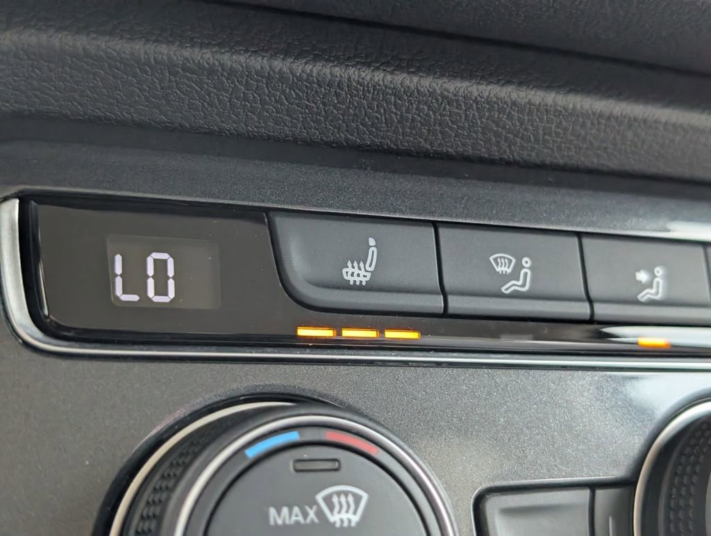 Used 2021 Volkswagen Tiguan SE FWD image 15