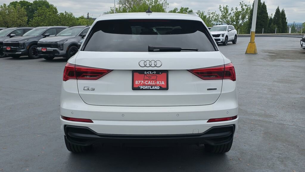 Used 2020 Audi Q3 2.0T Premium Plus w/ Premium Plus Package AWD/4WD image 4