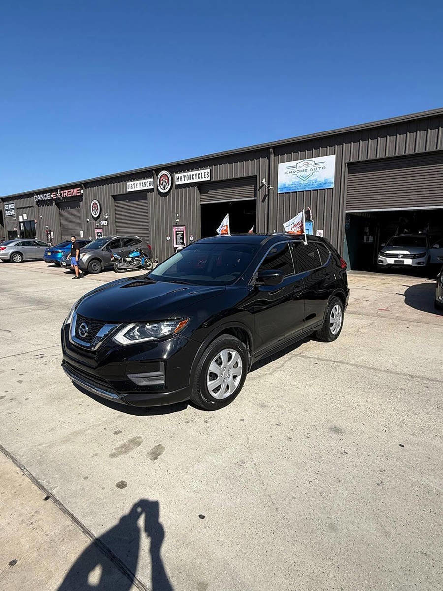 Used 2017 Nissan Rogue S image 9