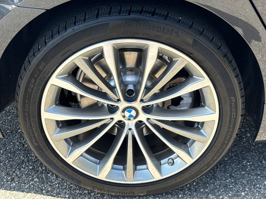 Used 2022 BMW 530i w/ Convenience Package RWD image 17
