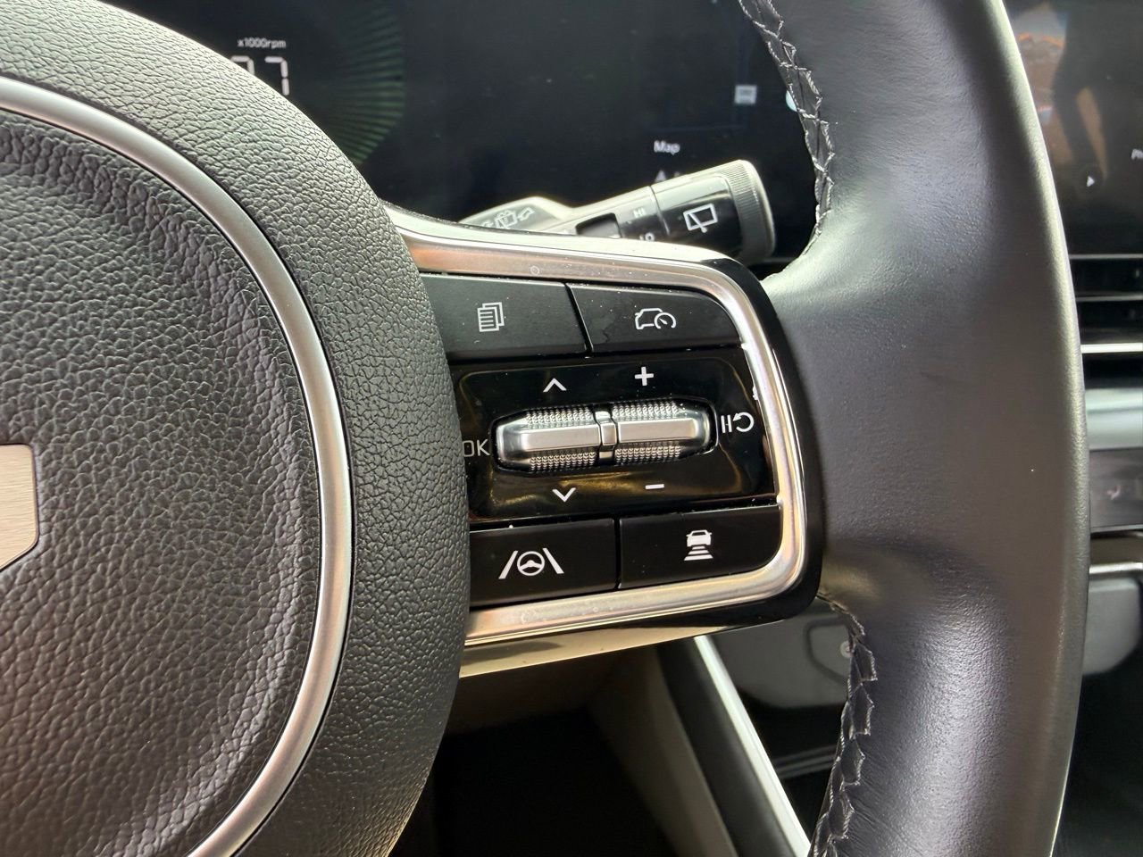 Used 2025 Kia Carnival image 16