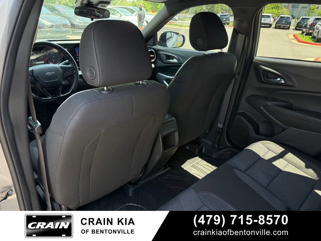 Used 2025 Chevrolet Trax RS FWD image 25