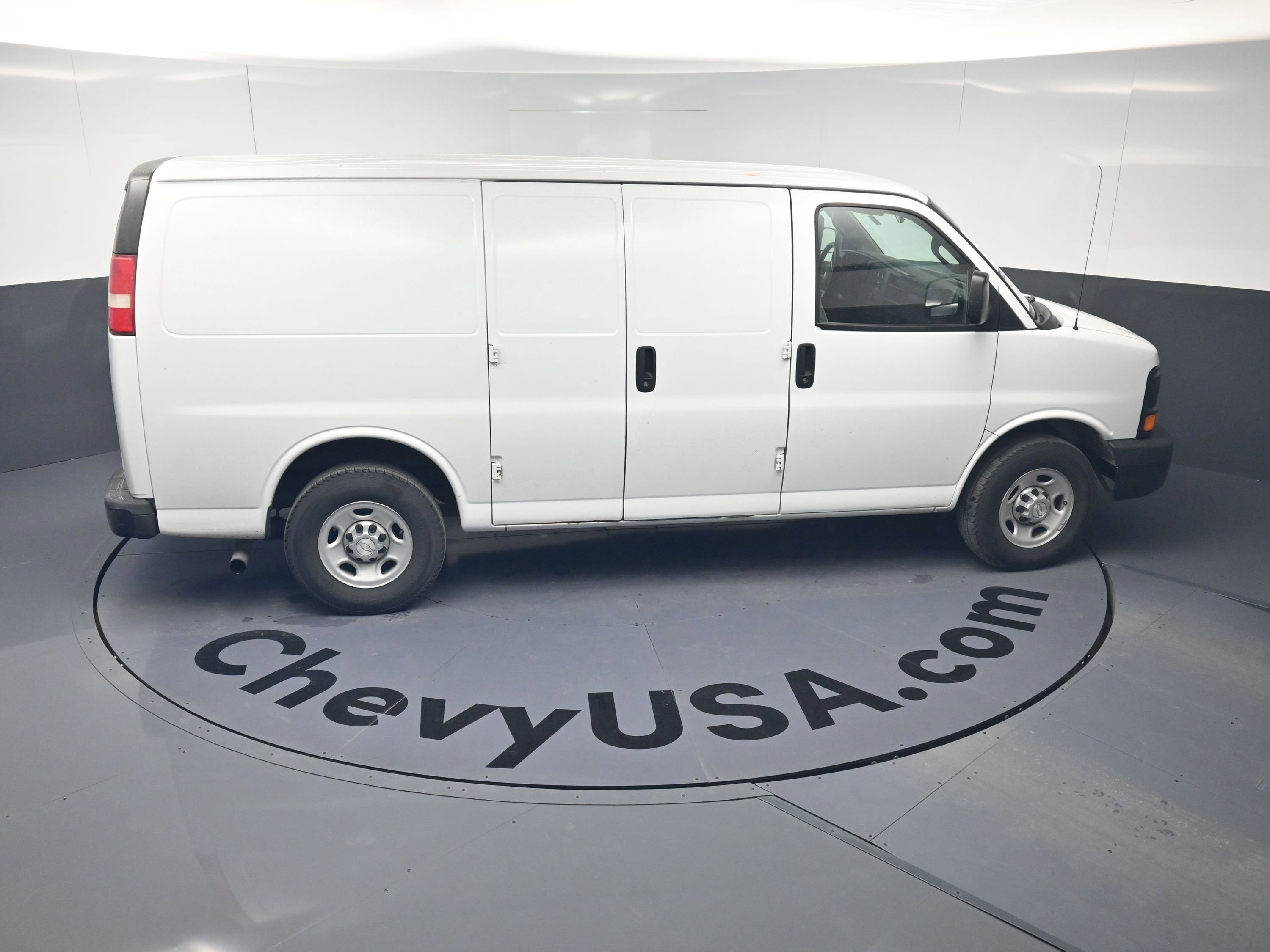 Used 2016 Chevrolet Express 2500 image 24