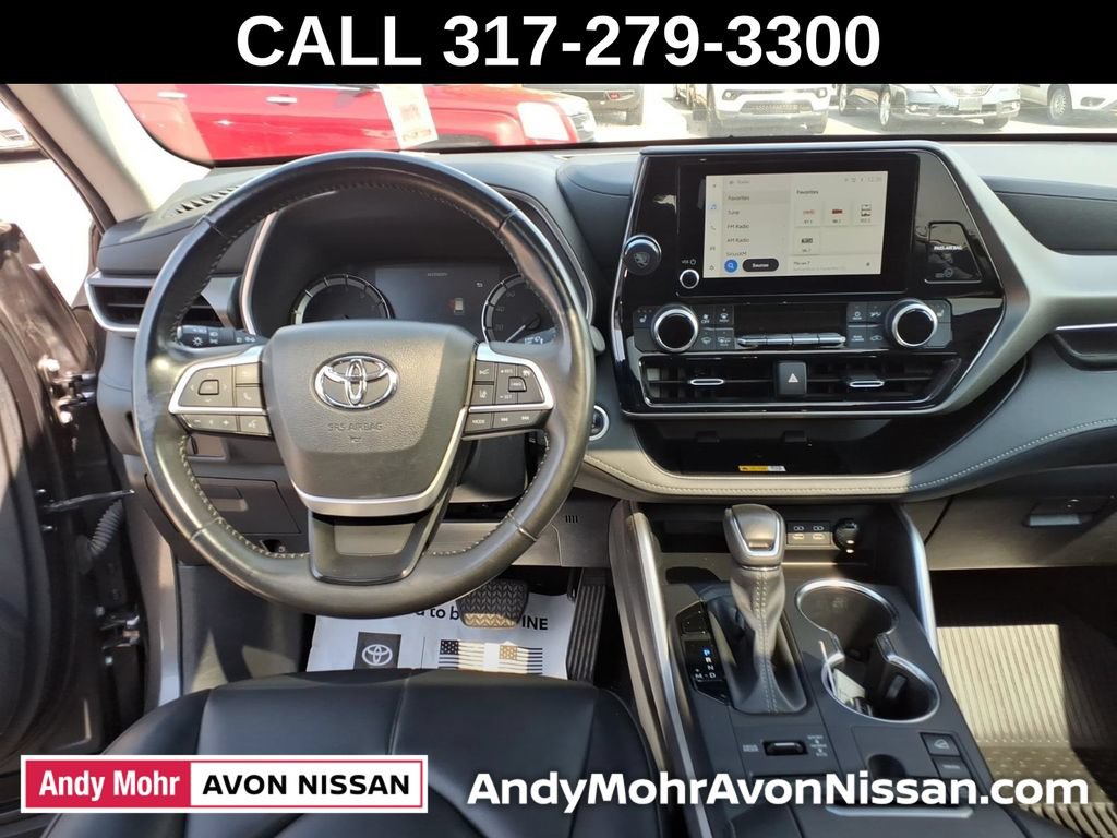 Used 2024 Toyota Highlander XLE AWD/4WD image 41