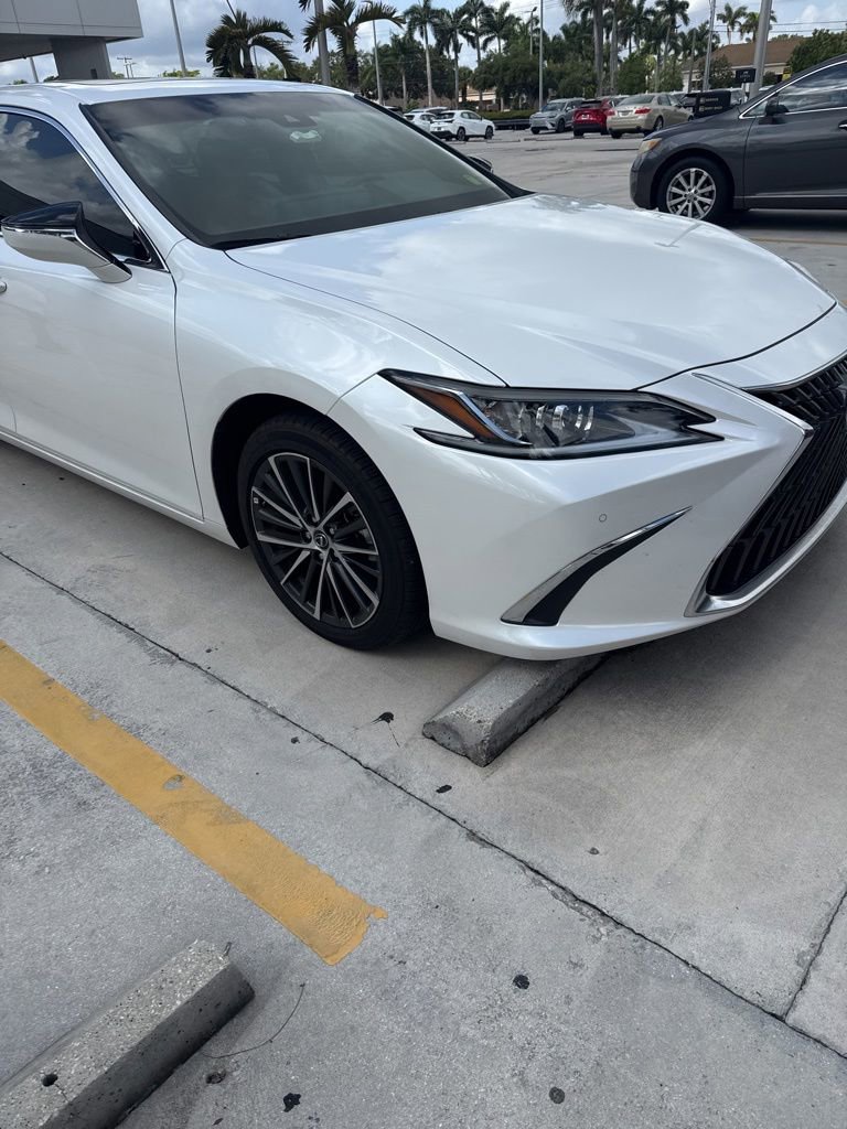 Used 2025 Lexus ES 300h w/ Premium Package FWD image 1