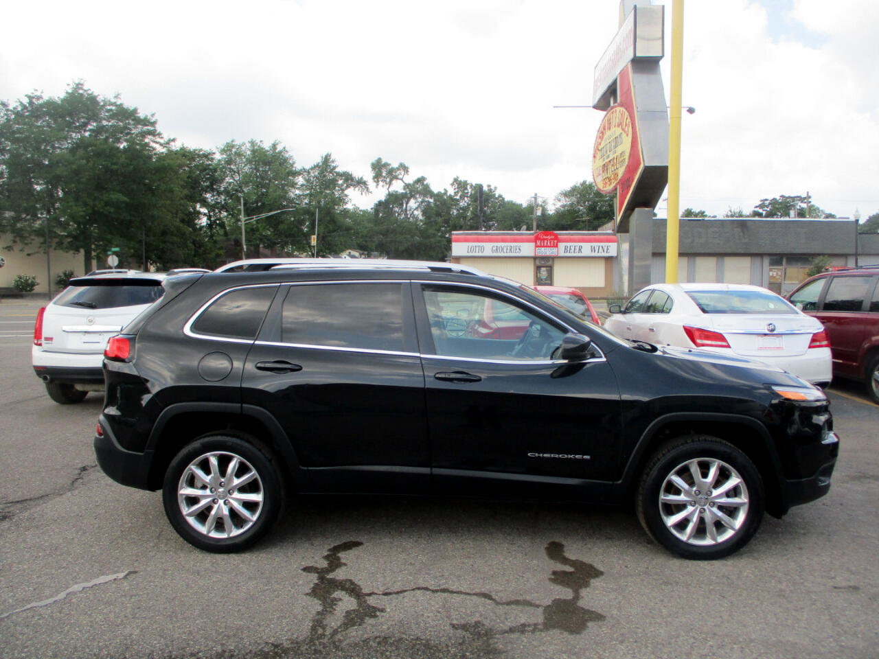 Used 2016 Jeep Cherokee Limited image 2