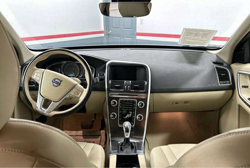 Used 2016 Volvo XC60 T5 Premier image 11