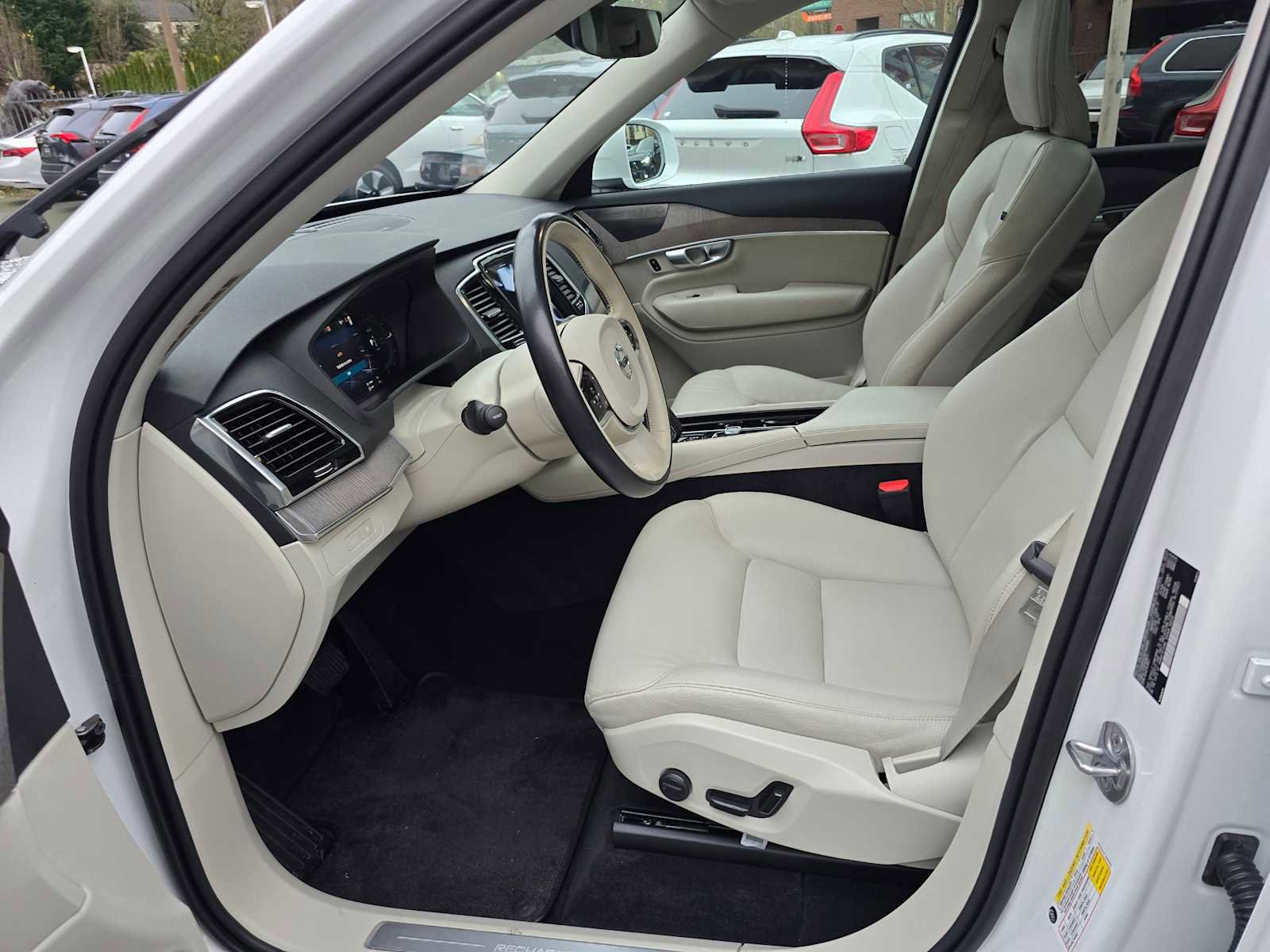 Certified 2024 Volvo XC90 T8 Plus image 21