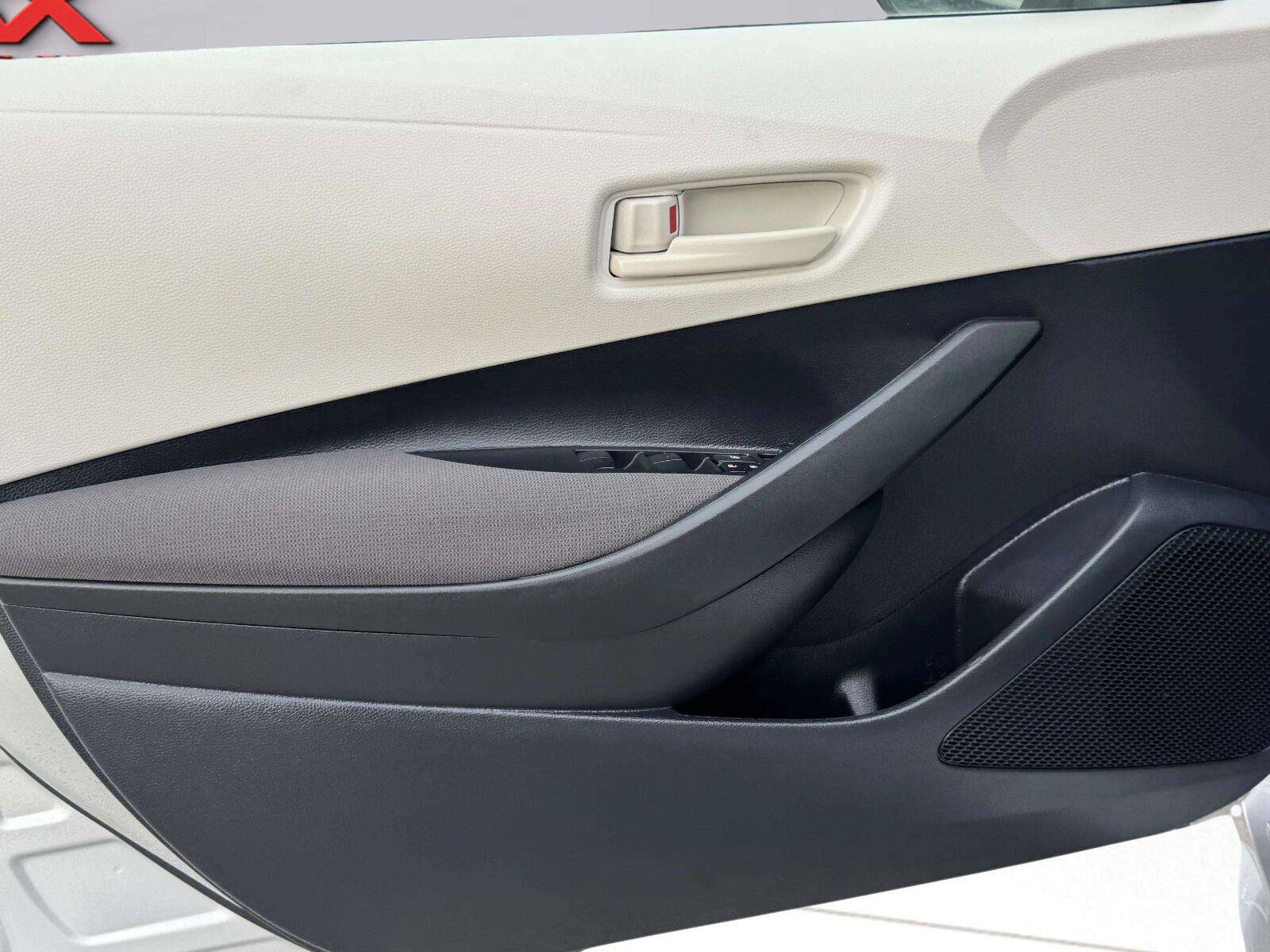 Used 2025 Toyota Corolla LE FWD image 18