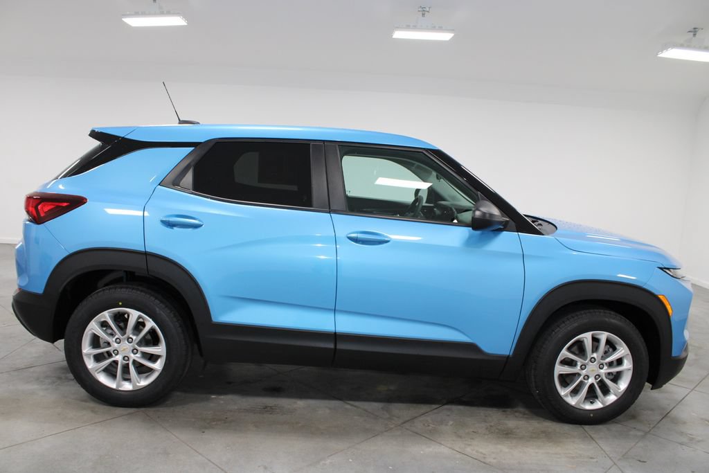 Used 2025 Chevrolet TrailBlazer LS w/ LS Convenience Package FWD image 11