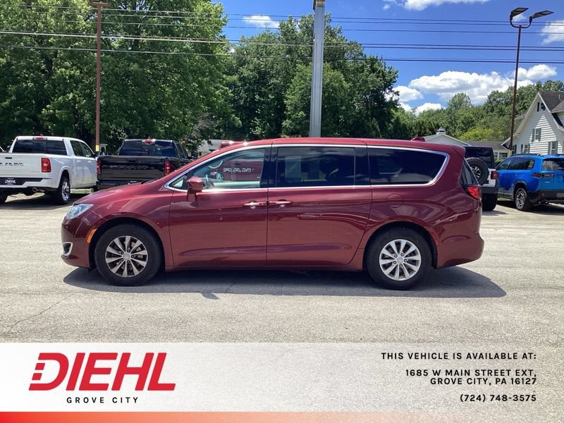 Used 2019 Chrysler Pacifica Touring Plus w/ Cold Weather Group FWD image 4
