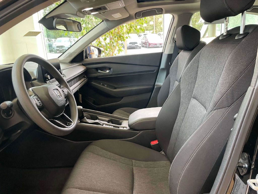 Used 2025 Honda Accord SE image 13
