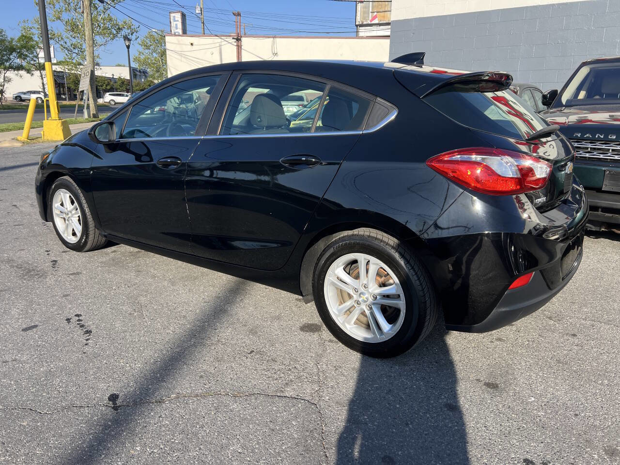 Used 2017 Chevrolet Cruze LT w/ Sun And Sound Package FWD image 6