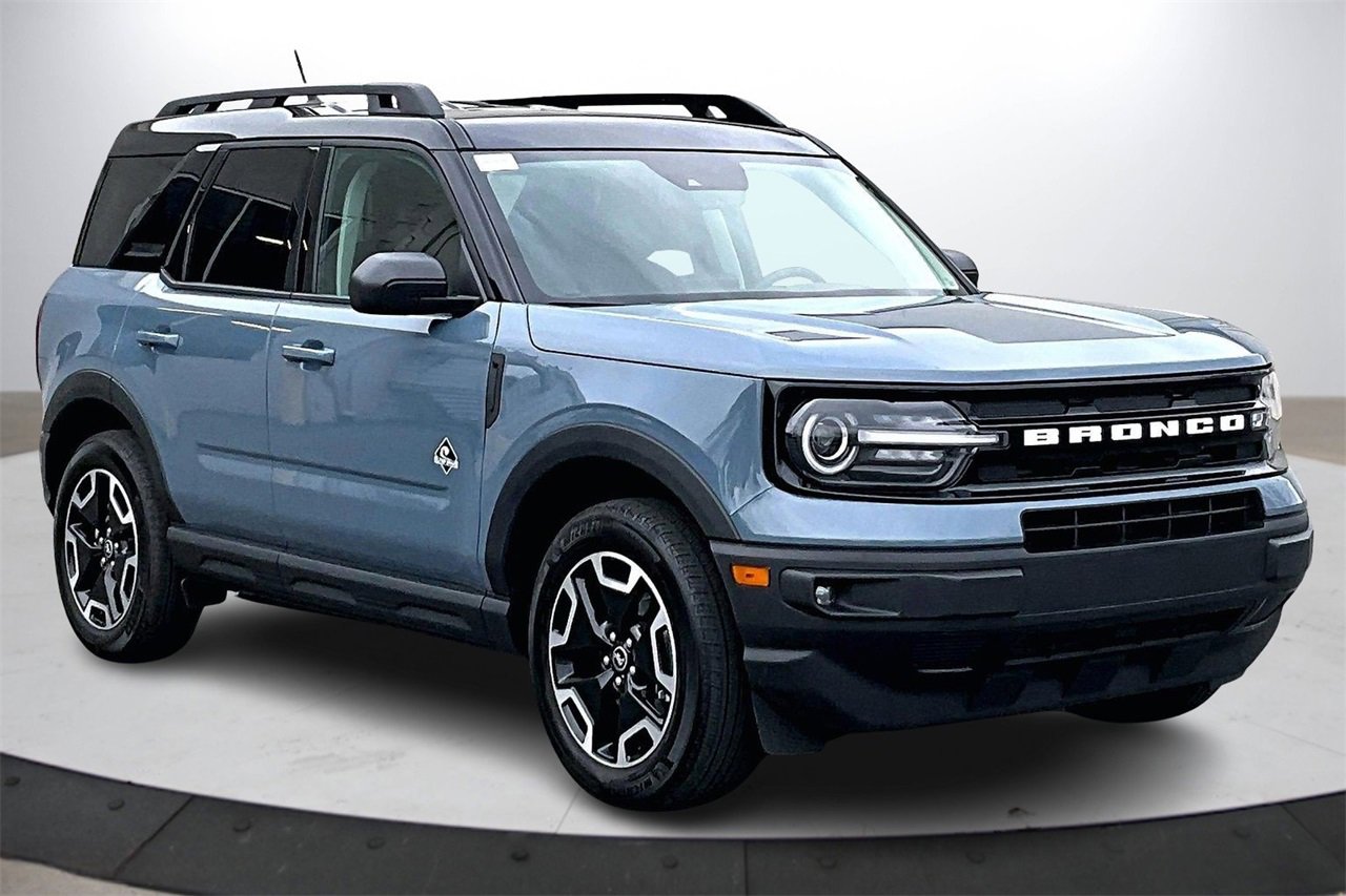 Used 2024 Ford Bronco Sport Outer Banks image 2
