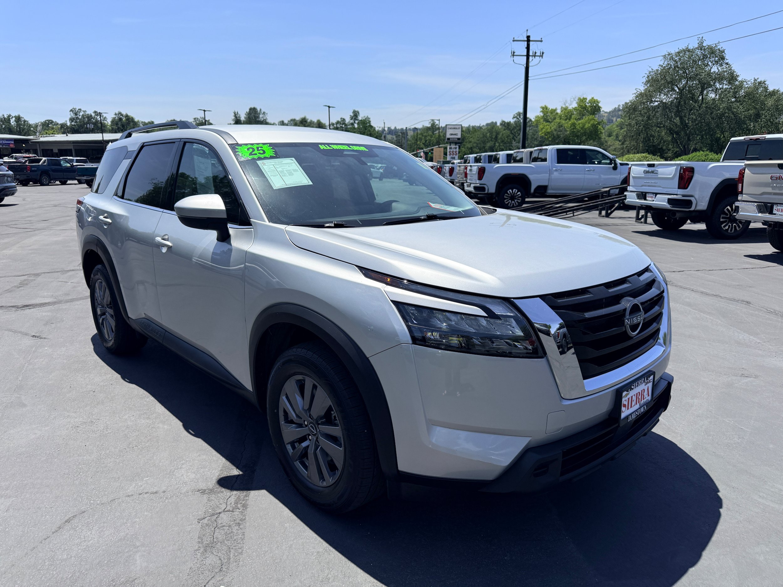 Used 2025 Nissan Pathfinder SV AWD/4WD image 4