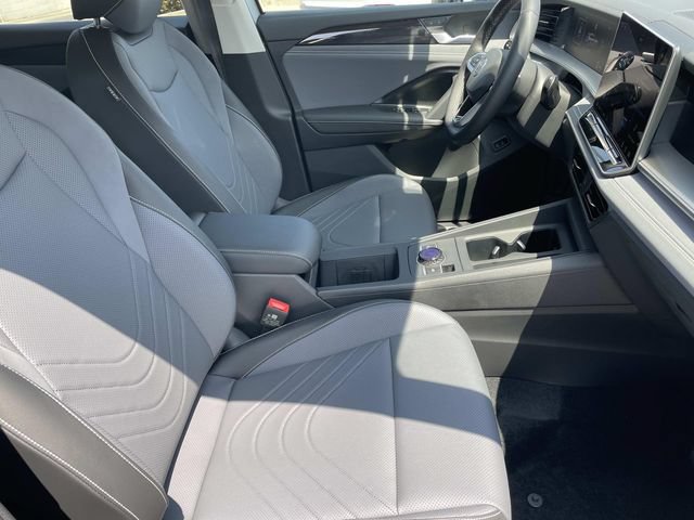New 2026 Volkswagen Tiguan SE FWD image 26