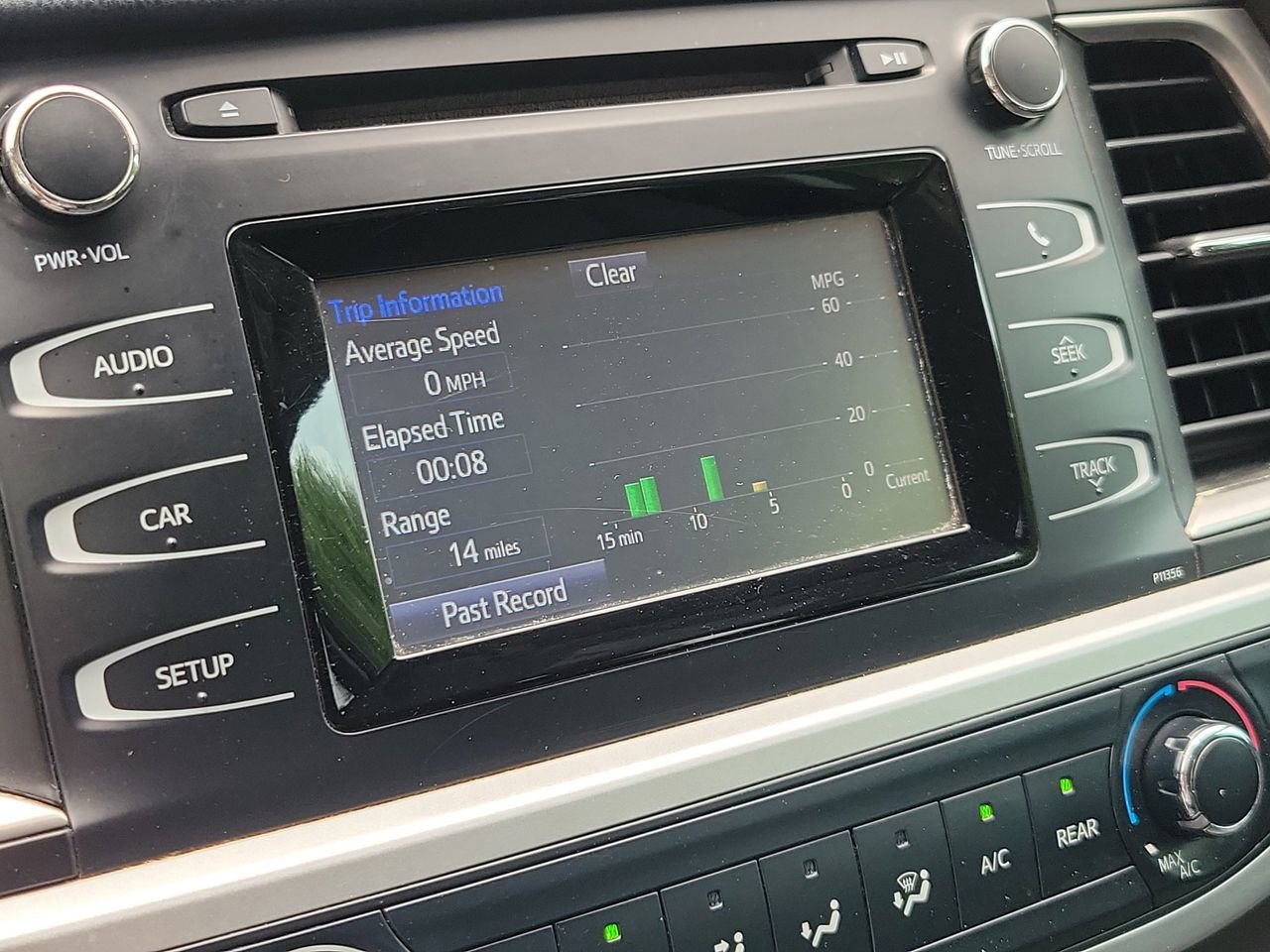 Used 2017 Toyota Highlander LE FWD image 23