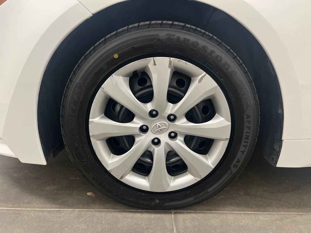 Used 2020 Toyota Corolla LE FWD image 30