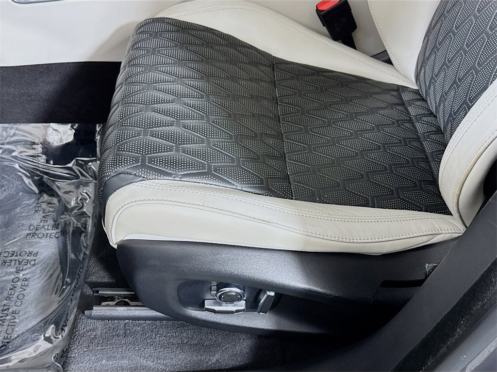 Used 2019 Jaguar F-PACE SVR image 20