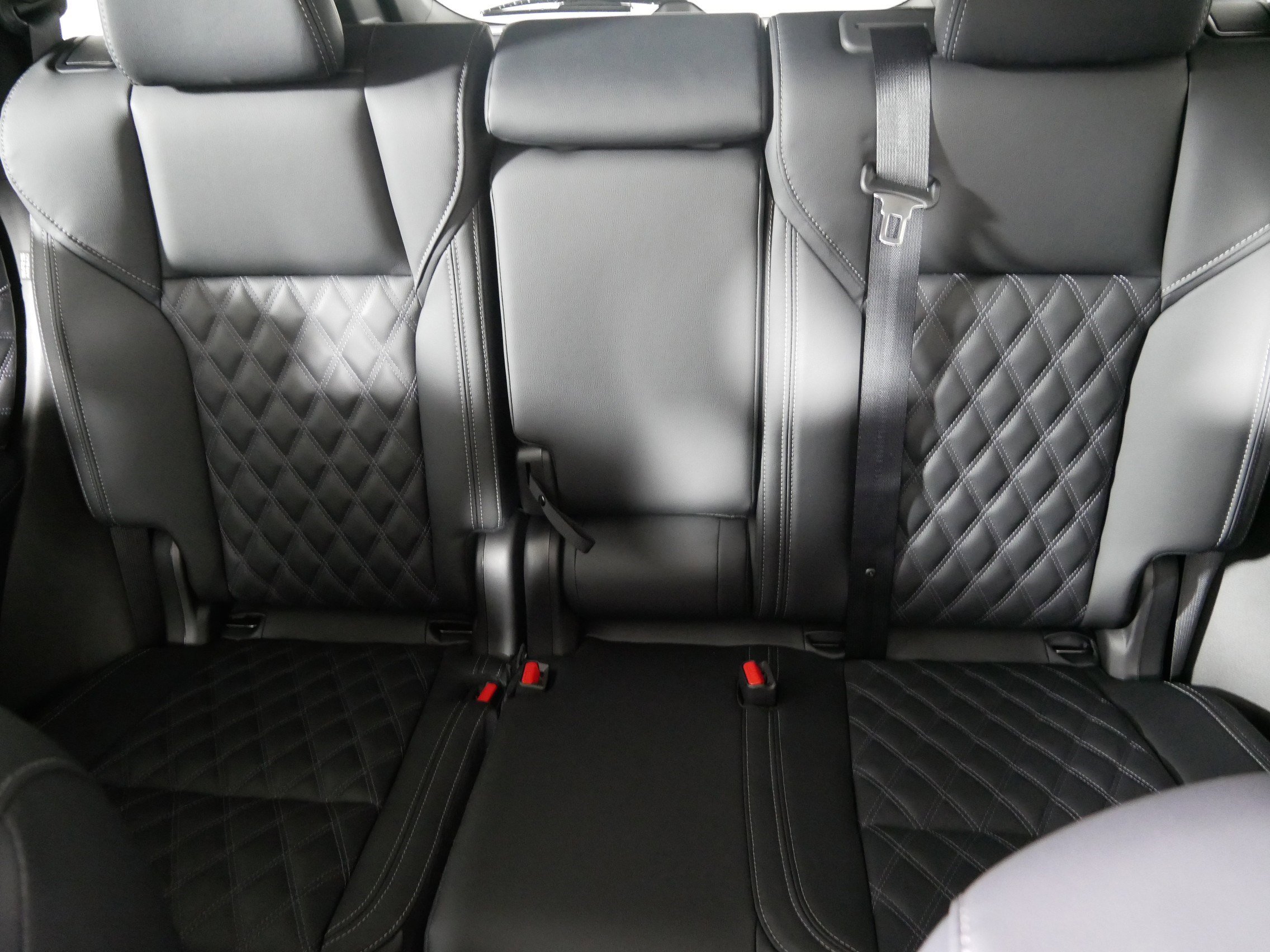 New 2025 Mitsubishi Outlander SEL image 3