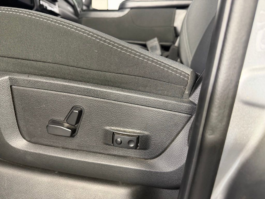 Used 2024 RAM 2500 Big Horn w/ Bed Utility Group image 20