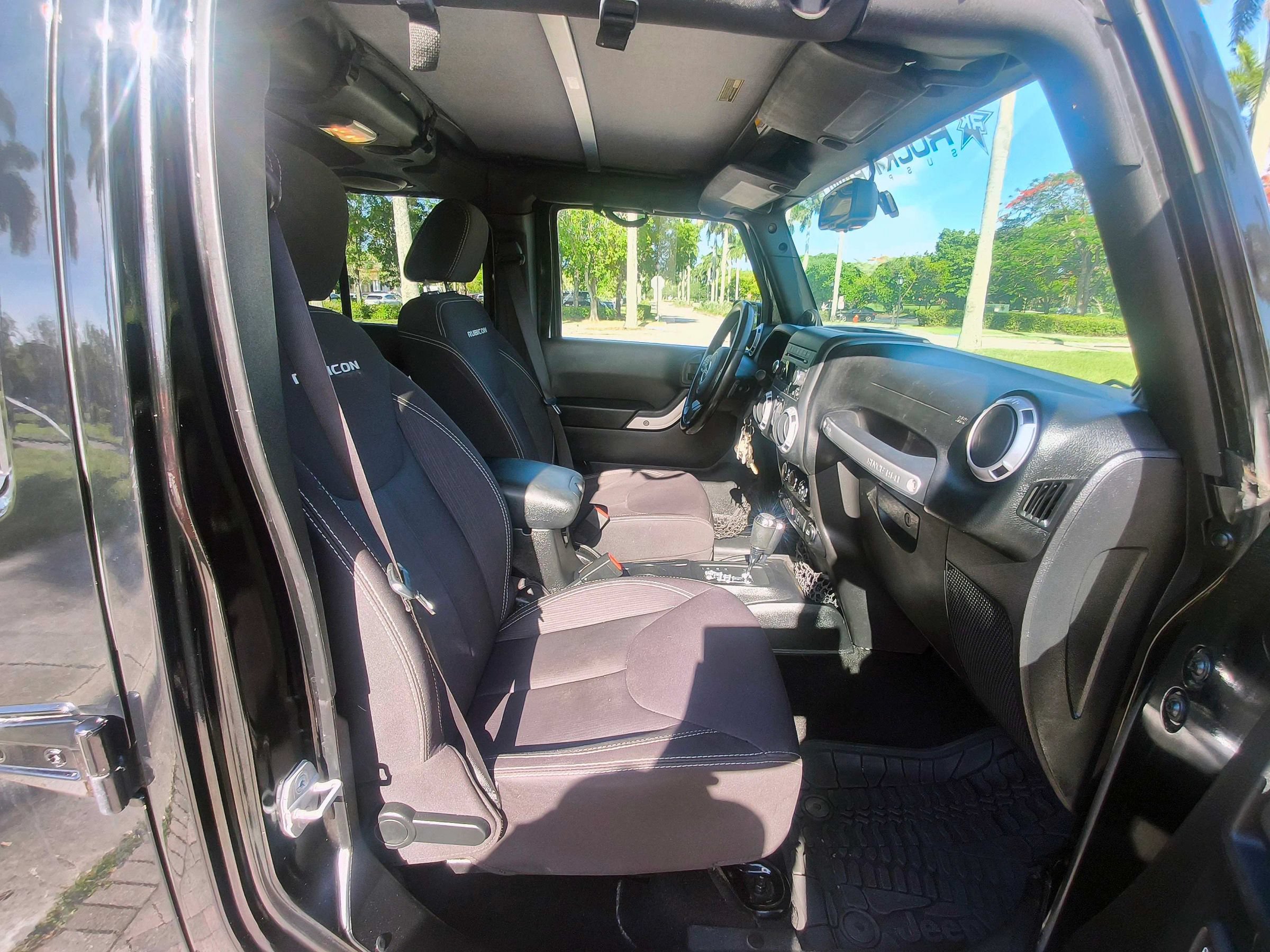 Used 2014 Jeep Wrangler Unlimited Rubicon w/ Connectivity Group AWD/4WD image 36