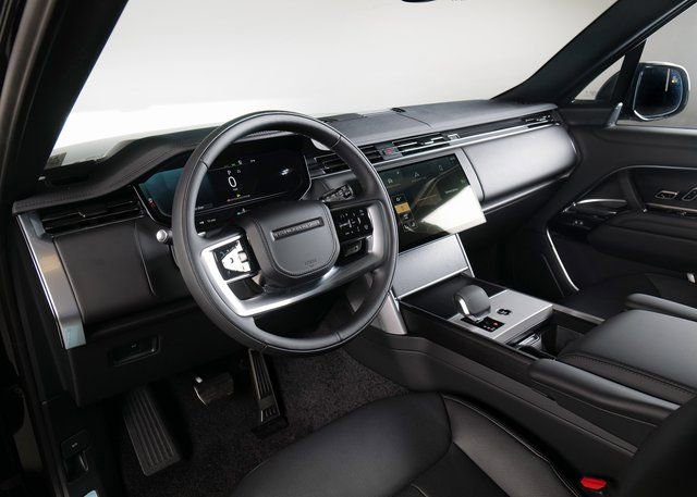 New 2025 Land Rover Range Rover SE image 18