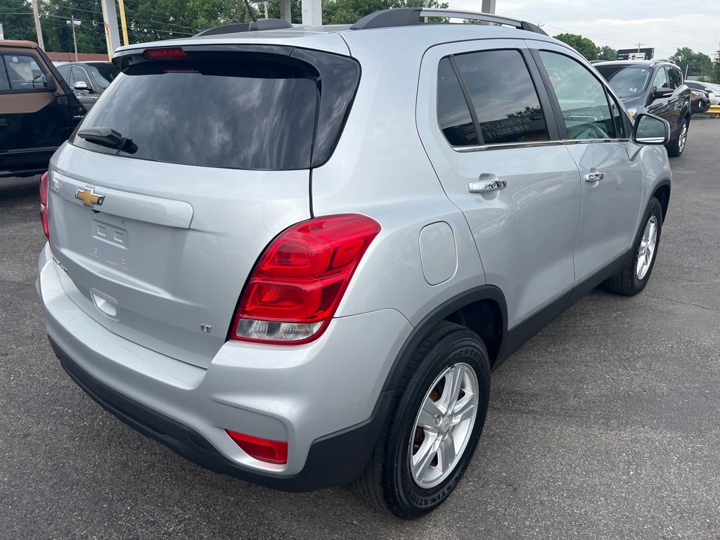 Used 2018 Chevrolet Trax LT w/ LT Convenience Package AWD/4WD image 16
