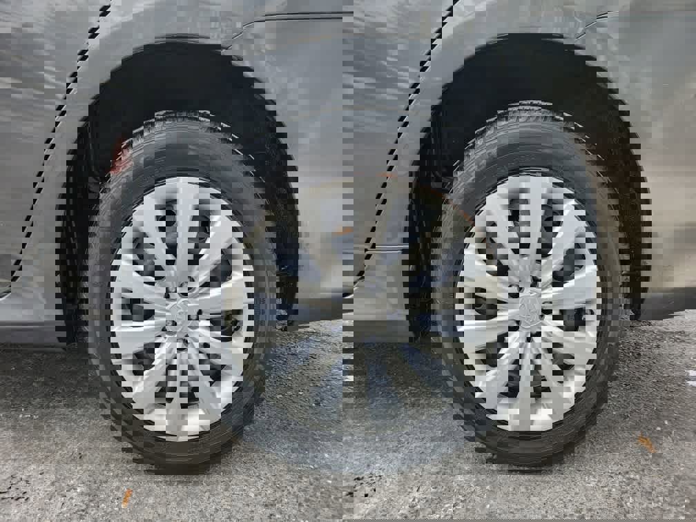 Used 2013 Toyota Corolla LE image 25