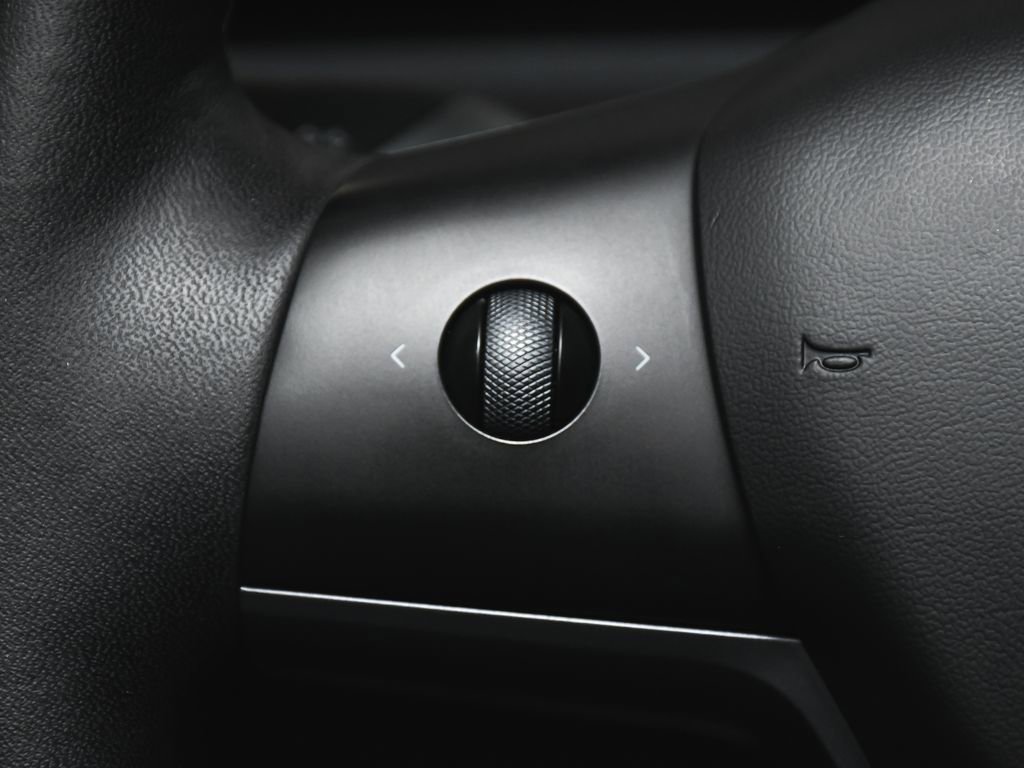 Used 2023 Tesla Model 3 Standard Range image 28