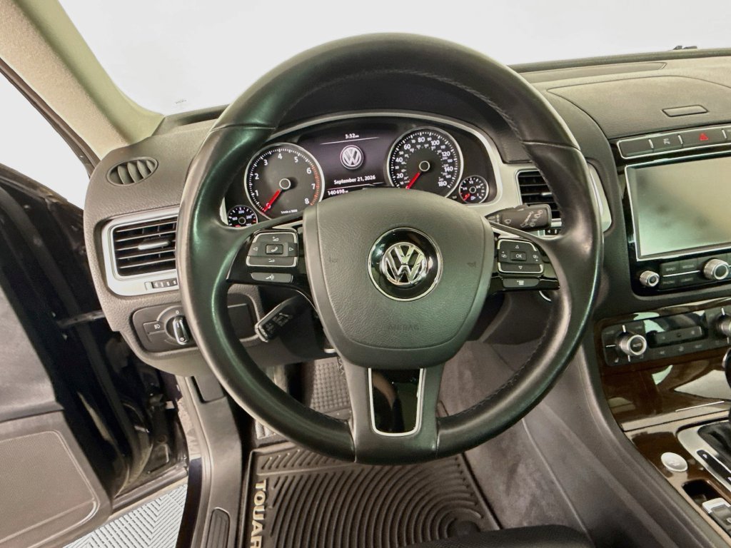 Used 2016 Volkswagen Touareg VR6 AWD/4WD image 12