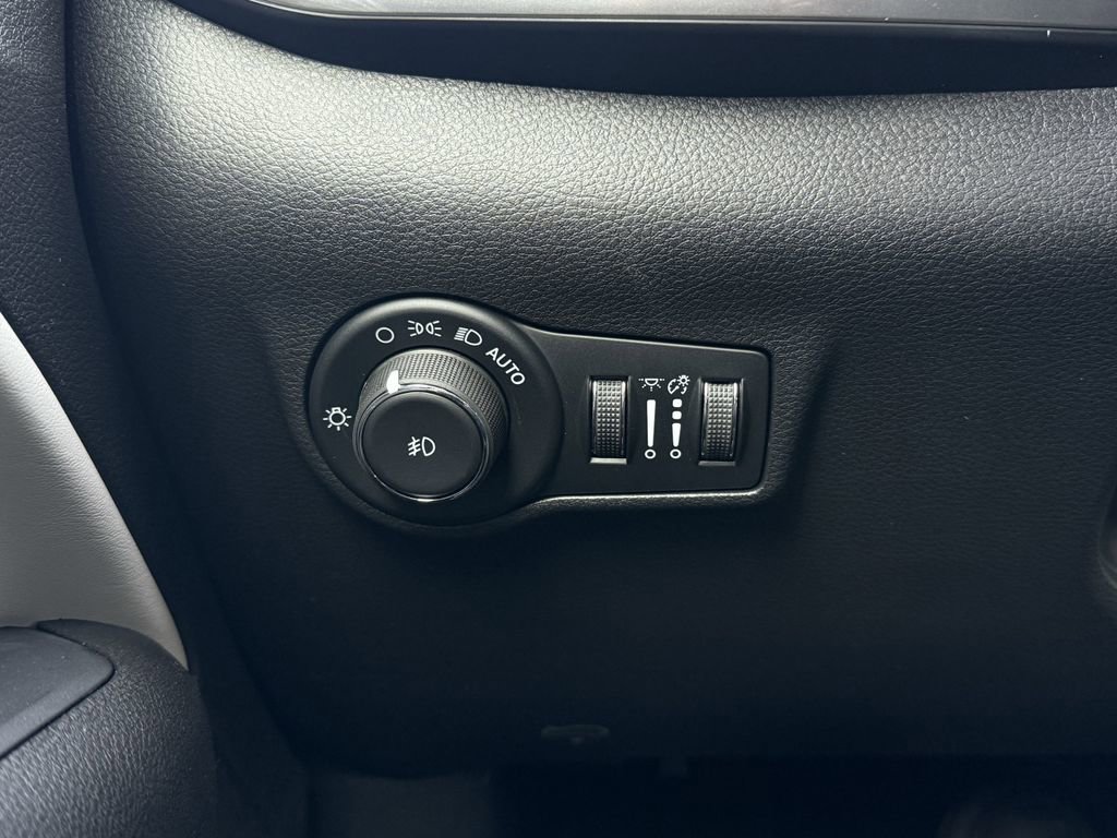 New 2026 Jeep Compass Limited w/ Sun, Sound & Navigation Group image 14